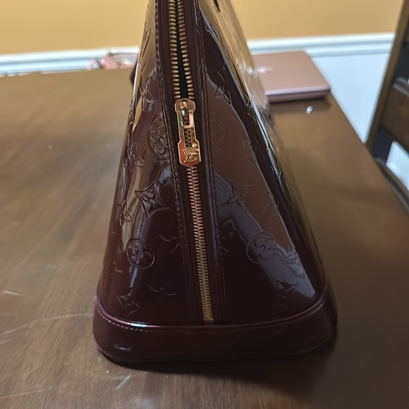 Preowned…Authentic….Excellent DEAL! Louis Vuitton Vernis Alma GM bag! - Picture 16 of 17